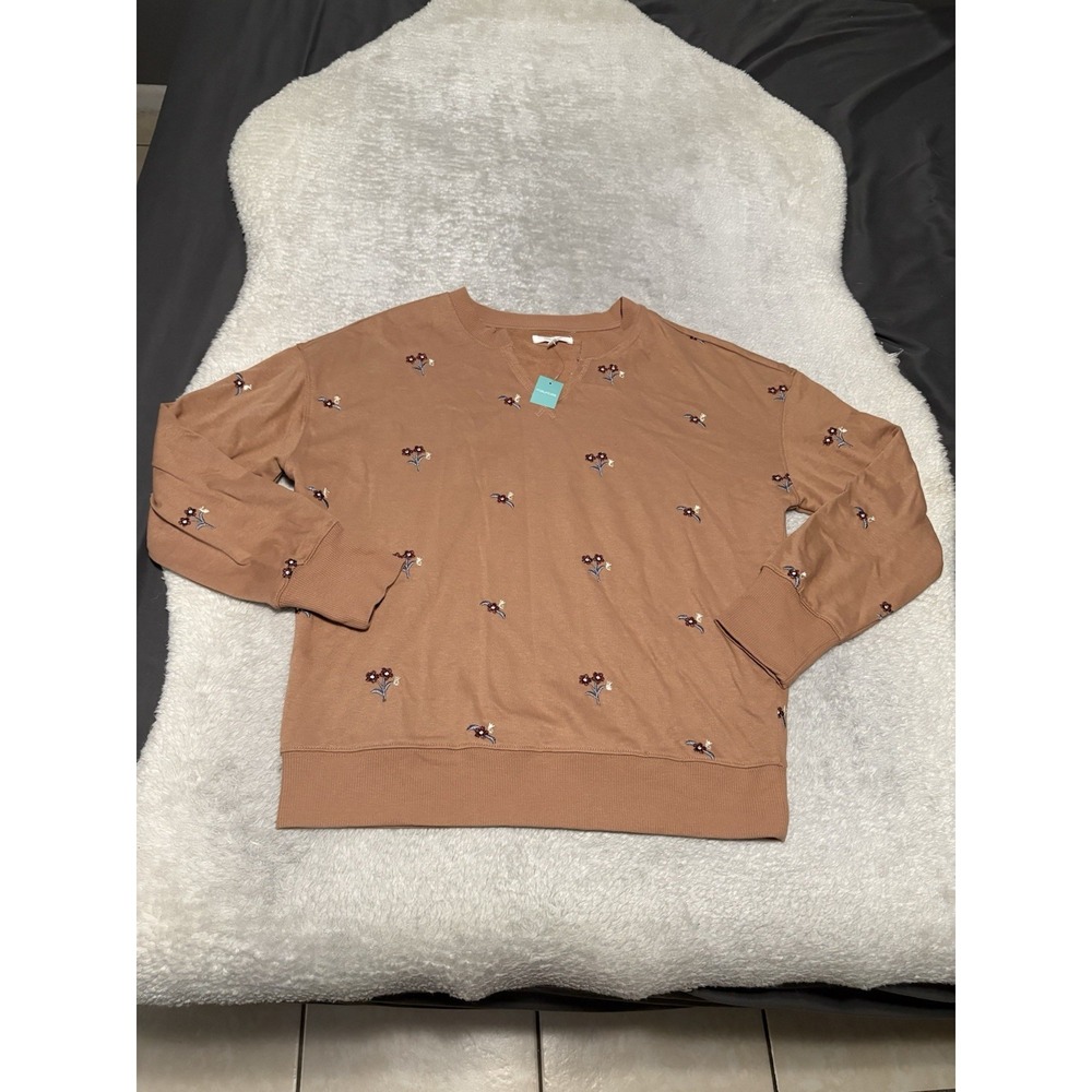 New Maurices Women's Embroidered Floral Relaxed Fit Sweatshirt Size Small NWT